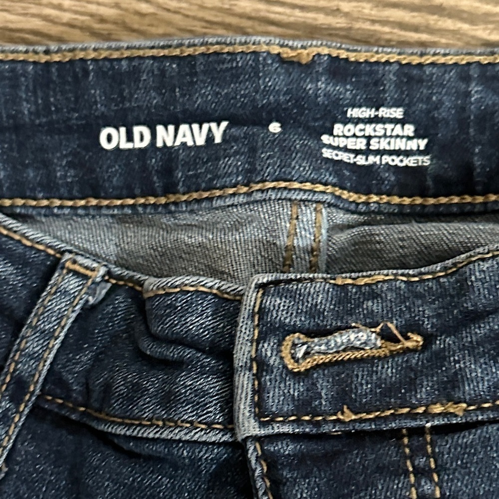 Old Navy Women's Skinny Jeans in Dark Blue - Picture 2 of 6